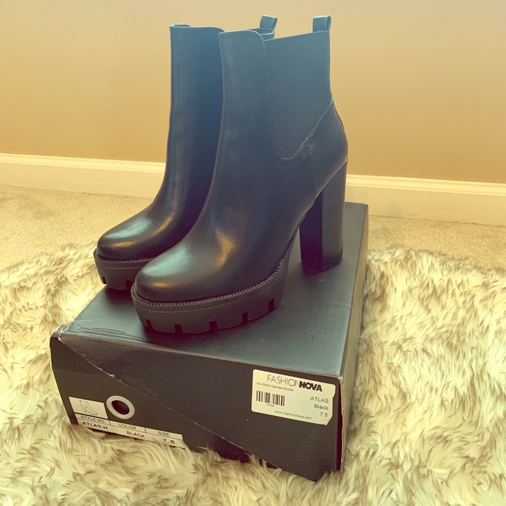 Fashionova Black Booties